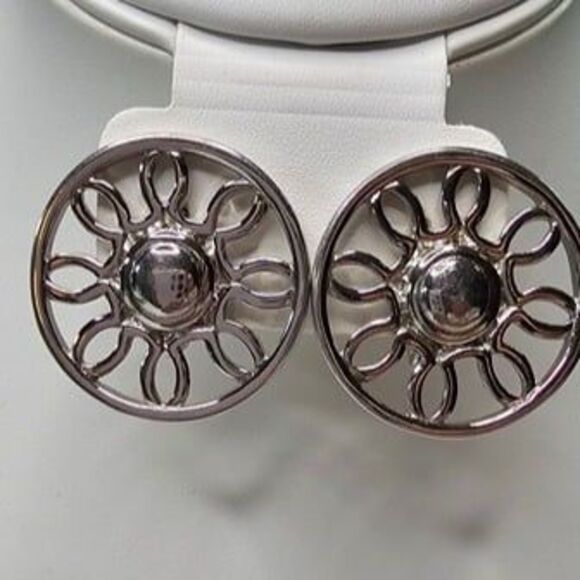 Vintage Monet Sunshine Silver Tone Clip-On Earrings 1 1/4" Across - Picture 1 of 4